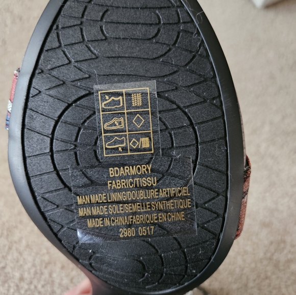 Bandolino Tapestry Sandals - Picture 5 of 5